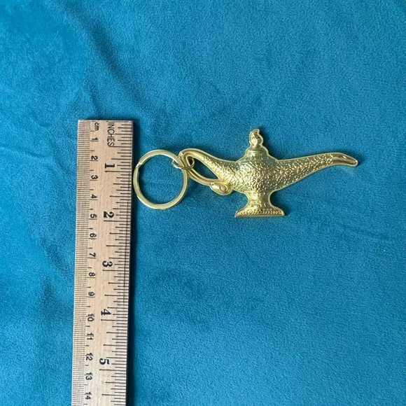 Aladdin Genie Magic Lamp Gold Keychain - Picture 9 of 10